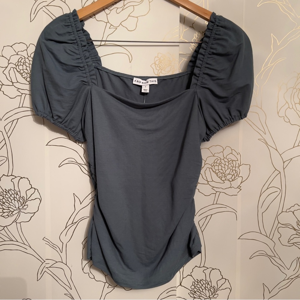 And now this jade green puff sleeve top